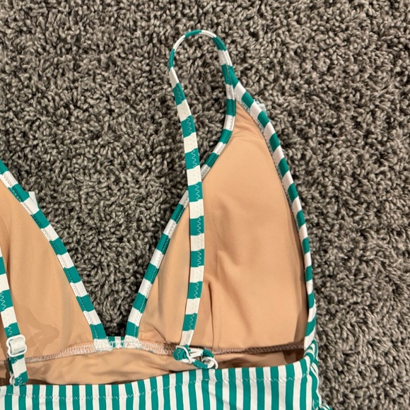 J.Crew plunging ruffle one piece striped Green Striped Swimsuit, size 4 - Picture 8 of 9